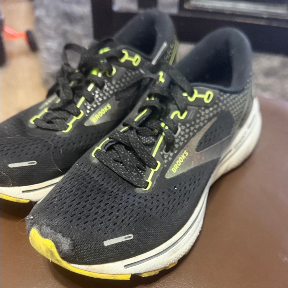 Brooks Men's Black and Yellow Athletic Shoes